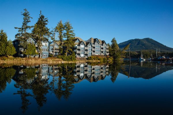 water's edge resort accommodations